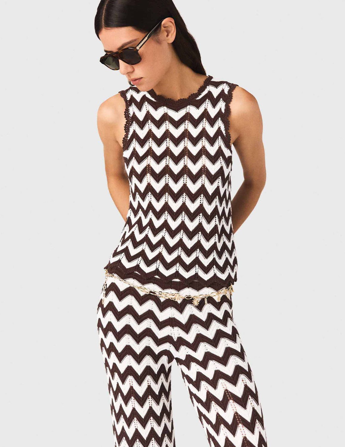 Brown / white
