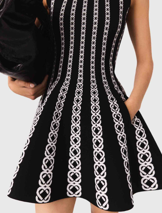 black/white
